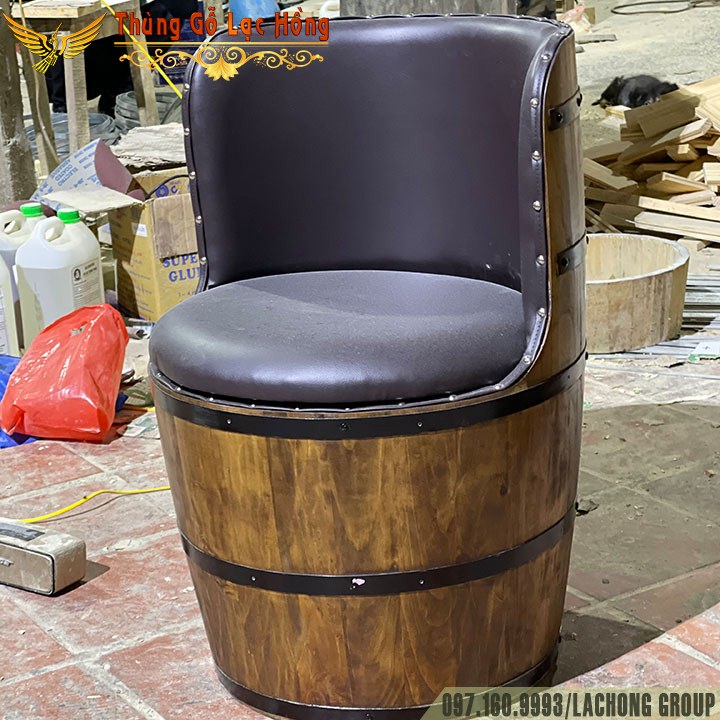 thùng gỗ sồi cũ làm ghế