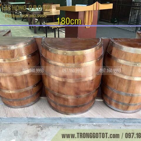 thùng rượu gỗ trưng bày